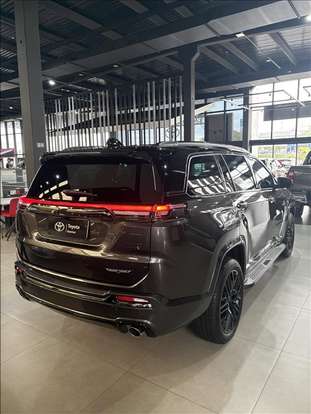 JEEP-COMMANDER-2025