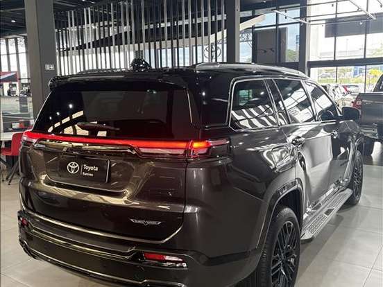 JEEP-COMMANDER-2.0 HURRICANE 4 TURBO GASOLINA BLACKHAWK AT9 JEEP-COMMANDER-2025