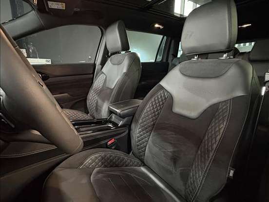 JEEP-COMMANDER-2.0 HURRICANE 4 TURBO GASOLINA BLACKHAWK AT9 JEEP-COMMANDER-2025
