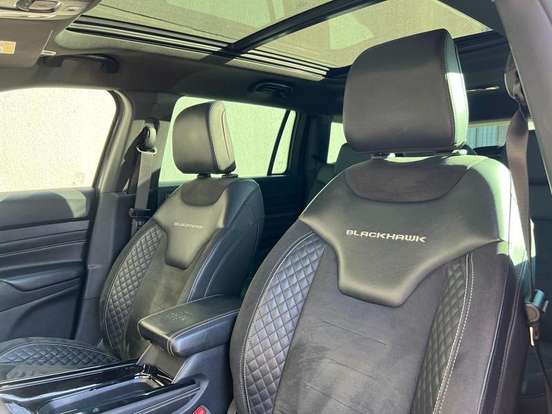 JEEP-COMMANDER-2.0 HURRICANE 4 TURBO GASOLINA BLACKHAWK AT9 JEEP-COMMANDER-2024