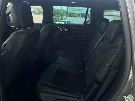 JEEP-COMMANDER-2.0 HURRICANE 4 TURBO GASOLINA BLACKHAWK AT9 JEEP-COMMANDER-2024
