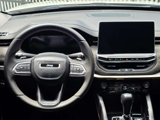 JEEP-COMMANDER-2023