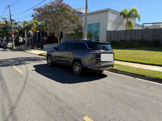 JEEP-COMMANDER-2023