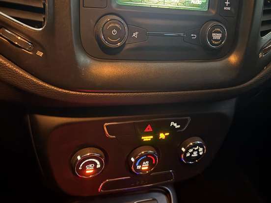 JEEP-COMPASS-2.0 16V FLEX SPORT AUTOMÁTICO JEEP-COMPASS-2017