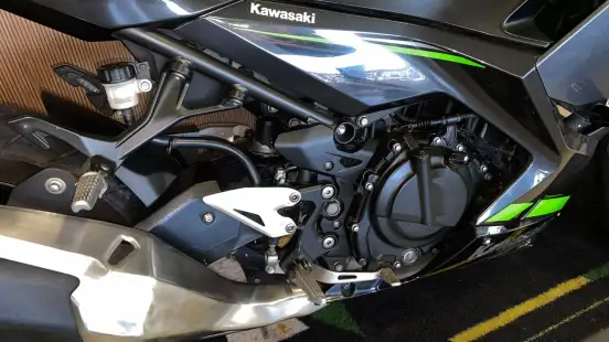 KAWASAKI-NINJA 400-2019