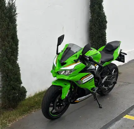 KAWASAKI-NINJA ZX-4R-2025