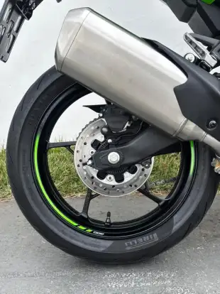 KAWASAKI-NINJA ZX-4R-2025