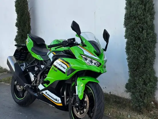 KAWASAKI-NINJA ZX-4RR KAWASAKI-NINJA ZX-4RR-2025