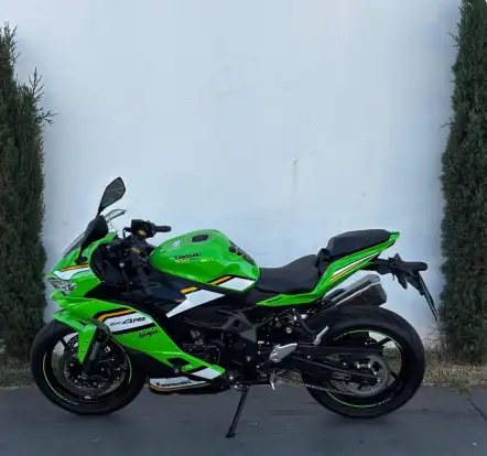 KAWASAKI-NINJA ZX-4RR-2025
