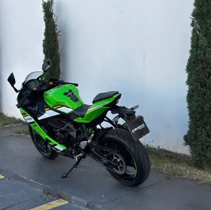 KAWASAKI-NINJA ZX-4RR-2025
