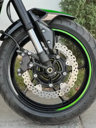 KAWASAKI-Z900-2022