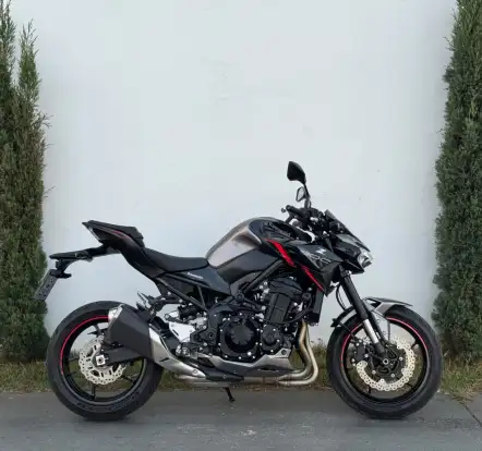 KAWASAKI-Z900-2023