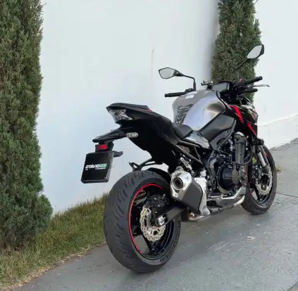 KAWASAKI-Z900-2023