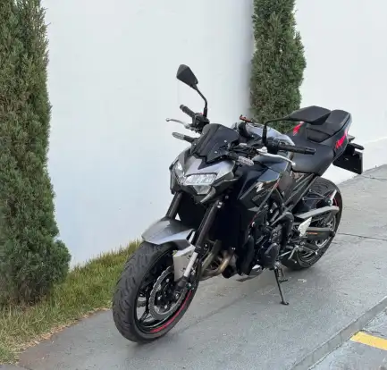 KAWASAKI-Z900-2023