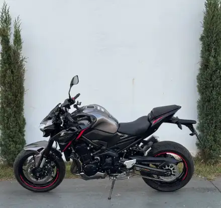 KAWASAKI-Z900-2023