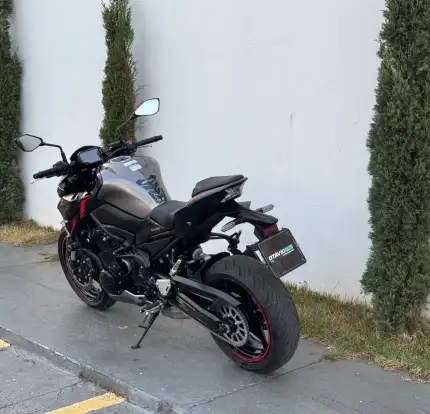 KAWASAKI-Z900-2023