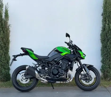 KAWASAKI-Z900-2025