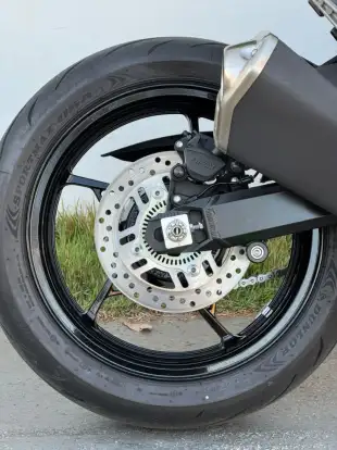 KAWASAKI-Z900-2025