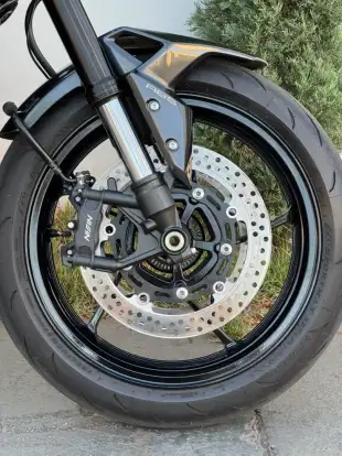 KAWASAKI-Z900-2025