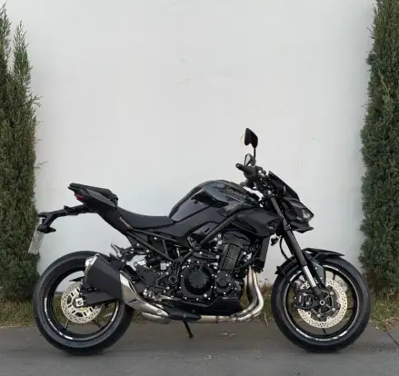 KAWASAKI-Z900-2026