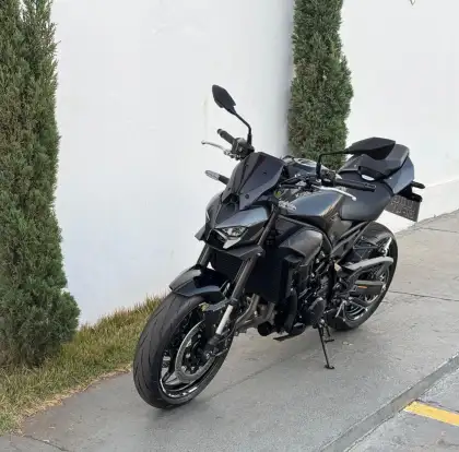 KAWASAKI-Z900-2026