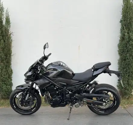 KAWASAKI-Z900-2026