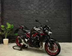 KAWASAKI Z900 KAWASAKI Z900