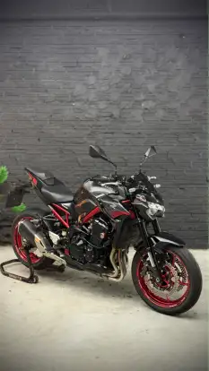 KAWASAKI-Z900-2021