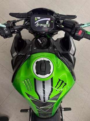 KAWASAKI-Z900-2022