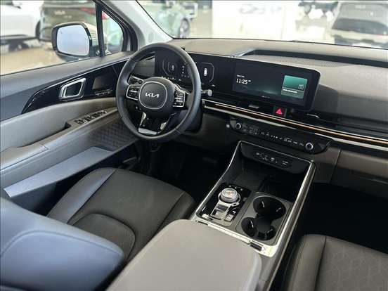 KIA-CARNIVAL-2024