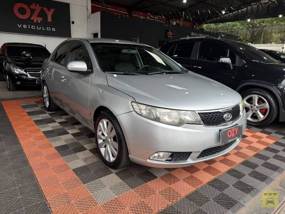 KIA CERATO 1.6 E.221 SEDAN 16V GASOLINA 4P AUTOMÁTICO