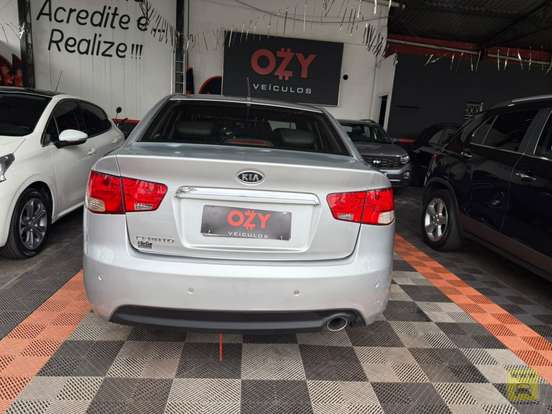 KIA-CERATO-2010