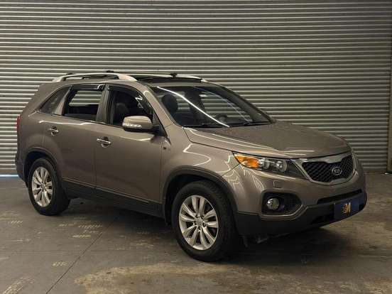 KIA-SORENTO-2011