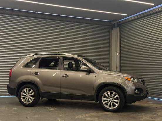 KIA-SORENTO-2011