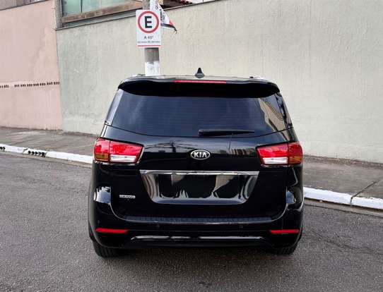 KIA-CARNIVAL-2015