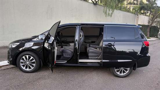KIA-CARNIVAL-2015