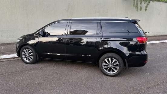KIA-CARNIVAL-2015