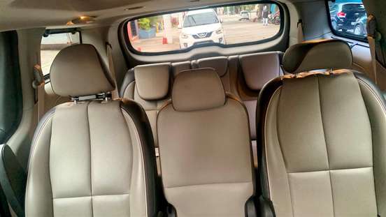 KIA-CARNIVAL-2015