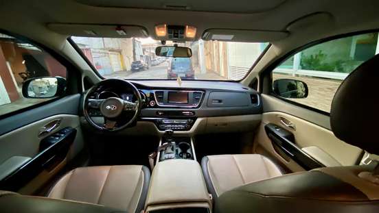 KIA-CARNIVAL-2015