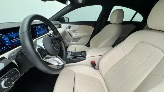MERCEDES-BENZ-CLA 200-2025