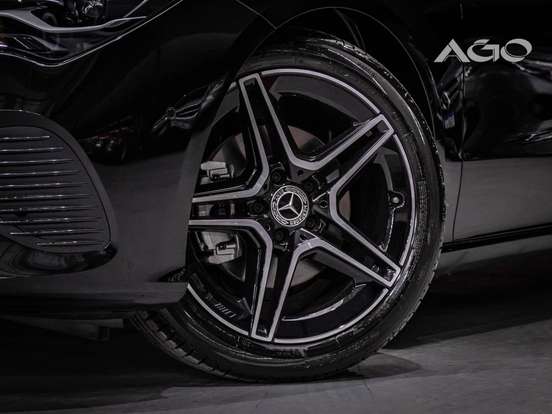 MERCEDES-BENZ-CLA 200-2025