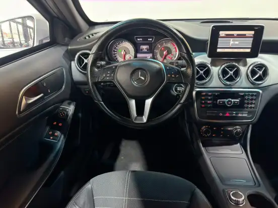 MERCEDES-BENZ-GLA 200-2014