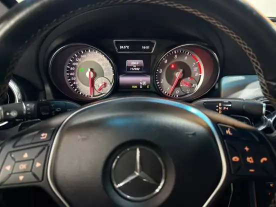 MERCEDES-BENZ-GLA 200-2014