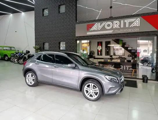 MERCEDES-BENZ-GLA 200-2016