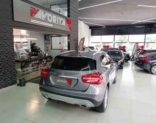 MERCEDES-BENZ-GLA 200-2016