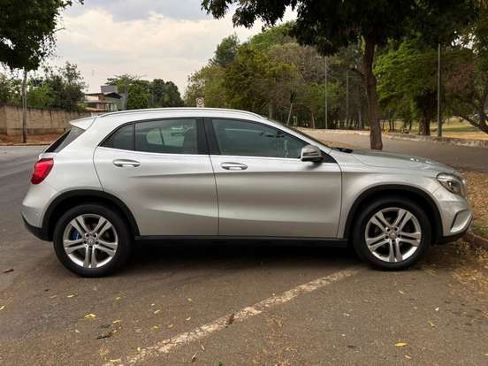 MERCEDES-BENZ-GLA 200-2017