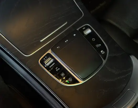 MERCEDES-BENZ-GLC 300-2020