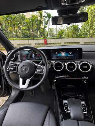 MERCEDES-BENZ-A 200-2019