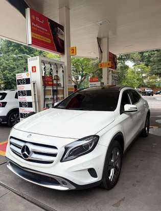 MERCEDES-BENZ-GLA 200-2015