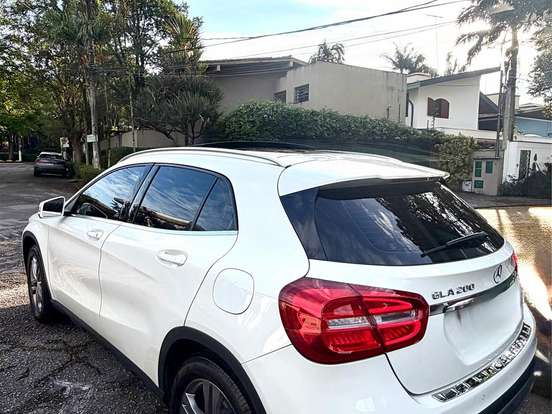MERCEDES-BENZ-GLA 200-1.6 CGI ENDURO 16V TURBO FLEX 4P AUTOMÁTICO MERCEDES-BENZ-GLA 200-2015